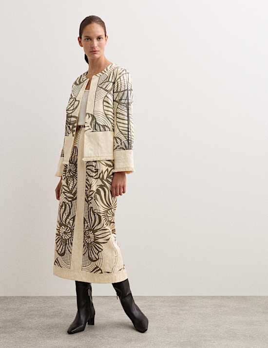 Veste courte en satin à imprimé jacquard