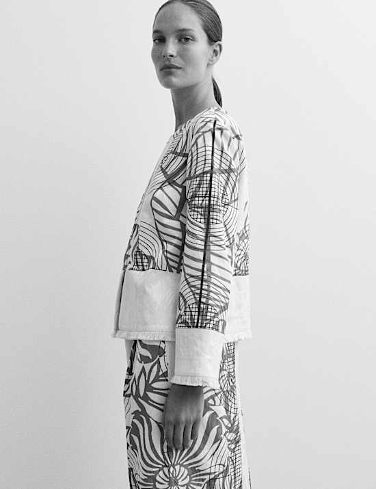 Veste courte en satin à imprimé jacquard