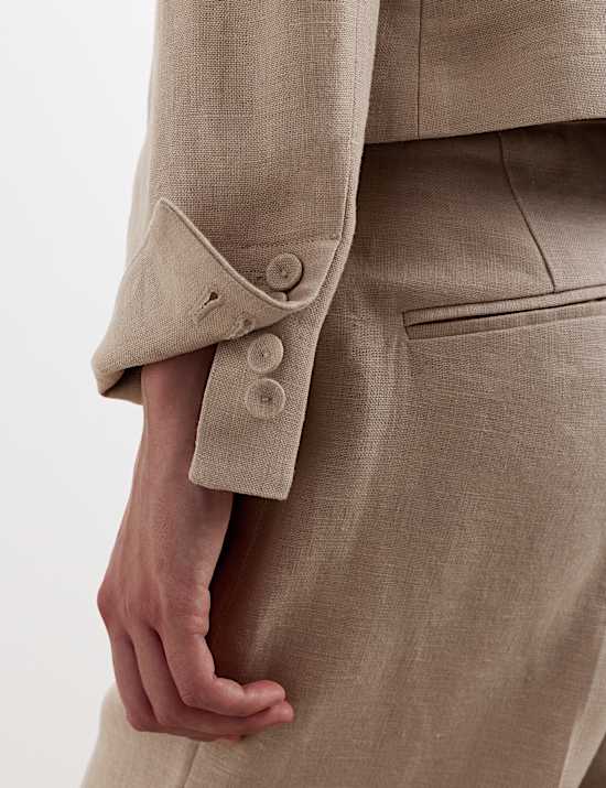 Kort jasje van zuiver linnen met elegante snit