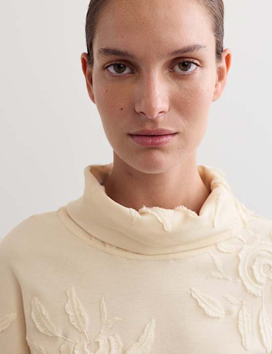 Sweat 100 % coton à broderies fleuries