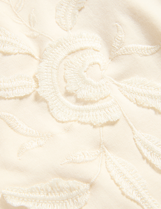 Sweat 100 % coton à broderies fleuries