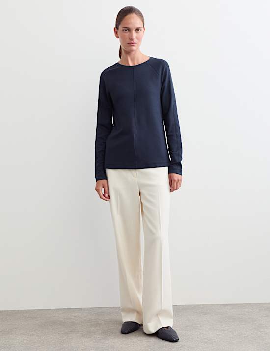 Haut &agrave; manches longues et d&eacute;tail couture