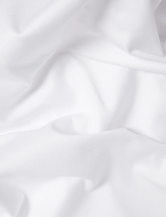 Τοπ σε χαλαρή γραμμή με κλειστή στρογγυλή λαιμόκοψη από 100% βαμβάκι