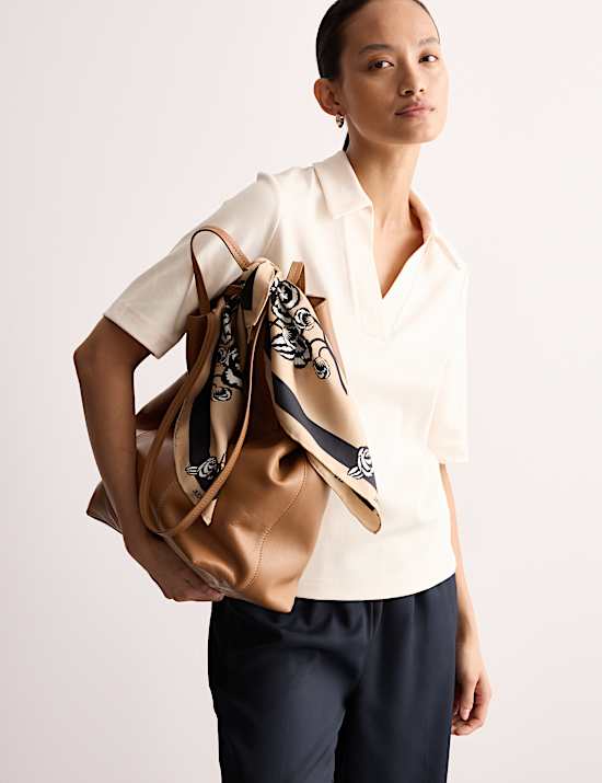 T-shirt van katoen- en modalmix met V-hals