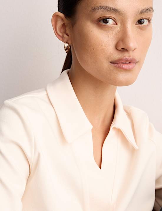 T-shirt van katoen- en modalmix met V-hals