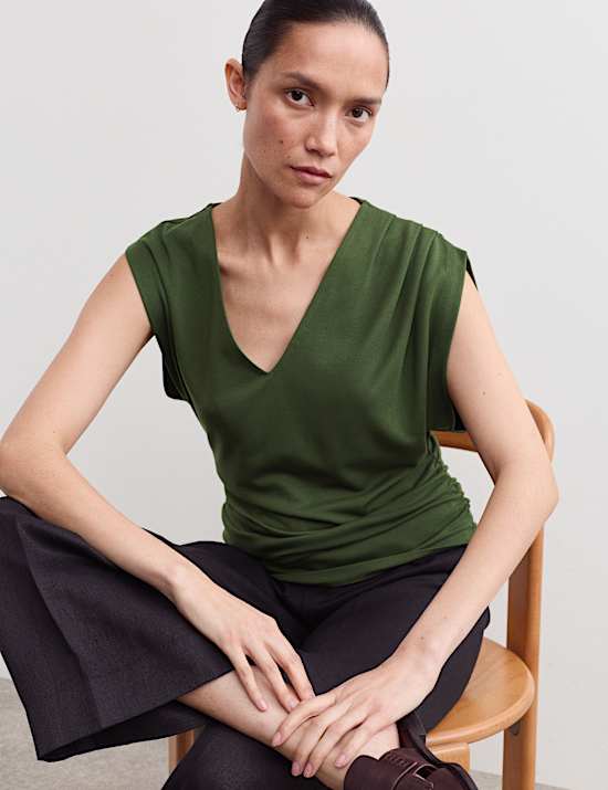 Top ruch&eacute; en jersey &agrave; col en V