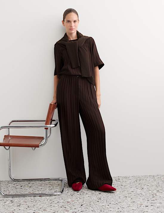 Pantalon textur&eacute; coupe large &agrave; rayures