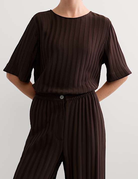 Pantalon textur&eacute; coupe large &agrave; rayures