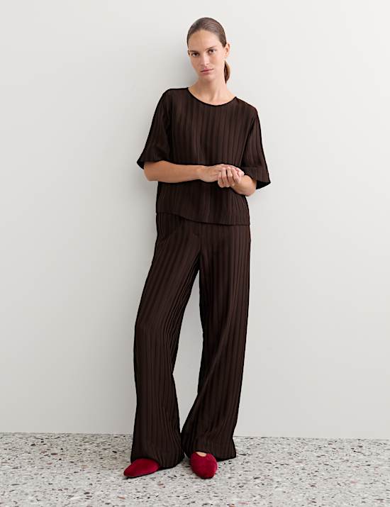 Pantalon textur&eacute; coupe large &agrave; rayures