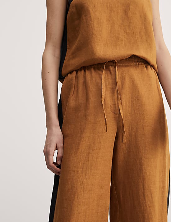 Broek van zuiver linnen met zijstreep en wijde pijpen