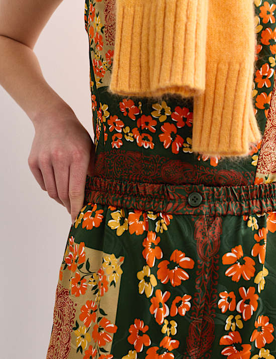 Pantalones de pata ancha con cintura con el&aacute;stico estampado de bufanda