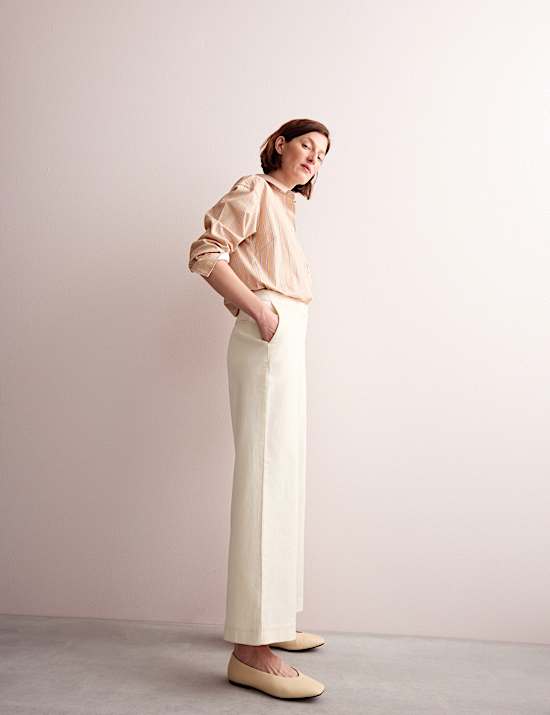 Pantalon &eacute;l&eacute;gant en denim nervur&eacute; &agrave; jambe droite