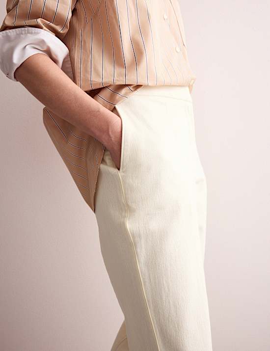 Pantalon &eacute;l&eacute;gant en denim nervur&eacute; &agrave; jambe droite