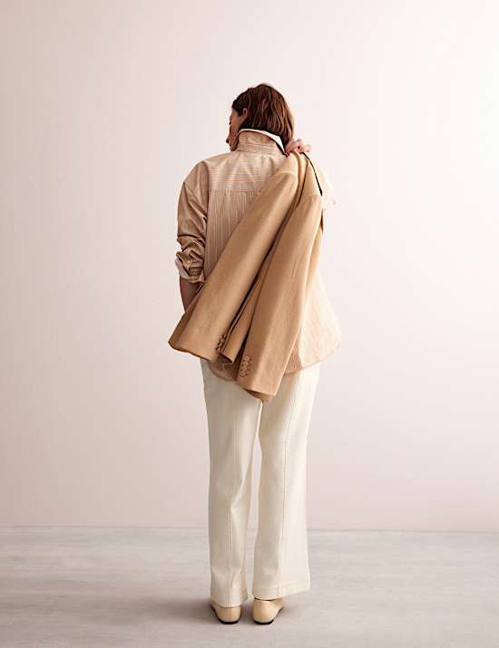 Pantalon &eacute;l&eacute;gant en denim nervur&eacute; &agrave; jambe droite