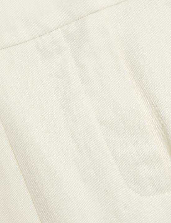 Παντελόνι με μπροστινή πιέτα και μπατζάκια που στενεύουν προς τα κάτω από 100% λινό