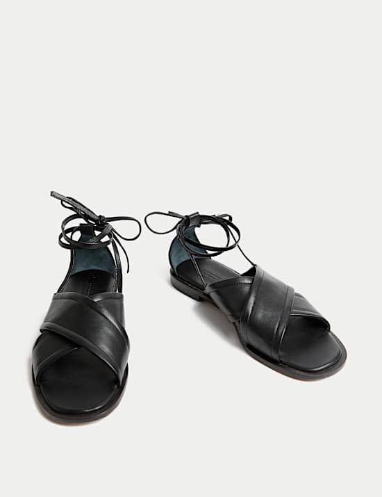 Sandales plates en cuir à brides croisées