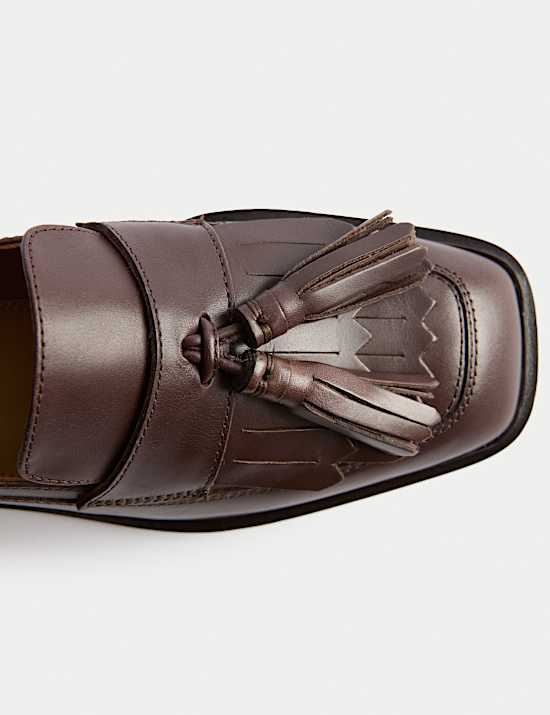 Mocassins en cuir à talons carrés, frange et pampilles