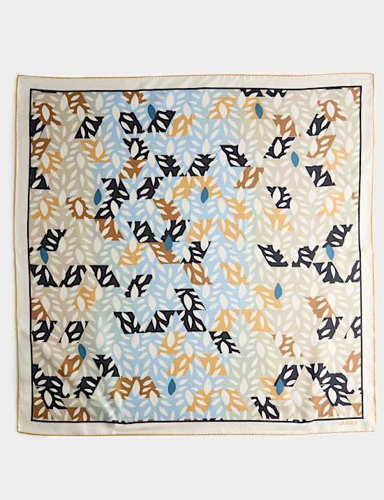 Fular 100% seda con estampado de hojas
