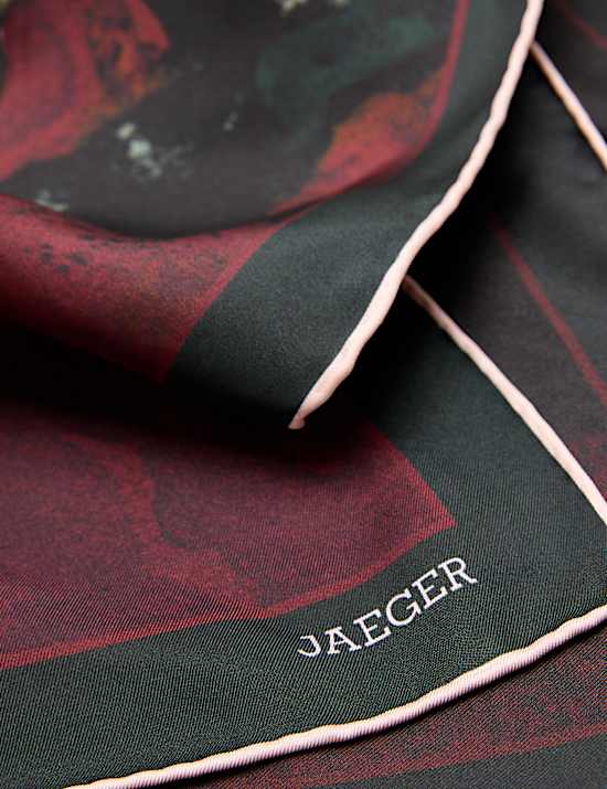 Foulard imprimé 100 % soie roulé à la main