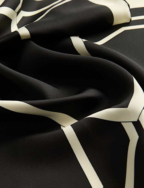 Sjaal van zuiver zijde met geometrisch motief