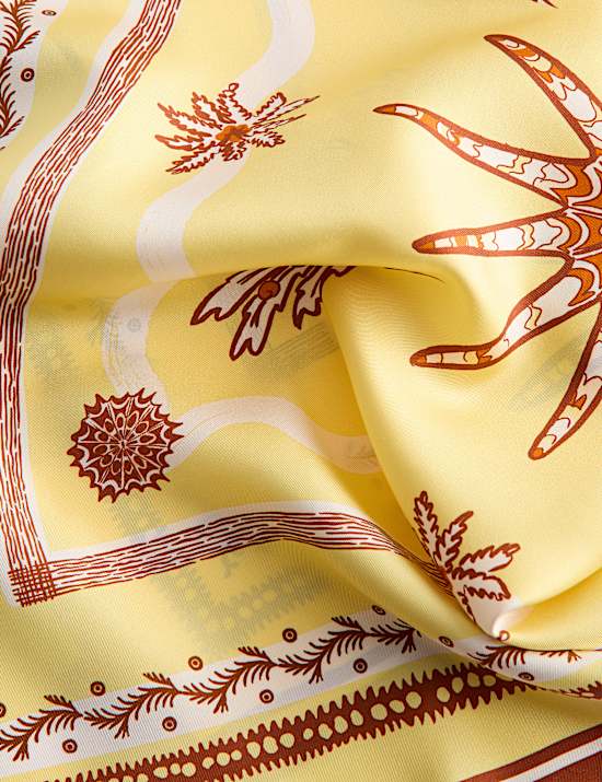 Vierkante sjaal van pure zijden keperstof met print