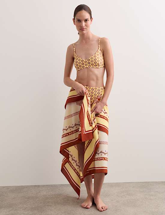 Bikinitop met gevulde cups, V-hals en print