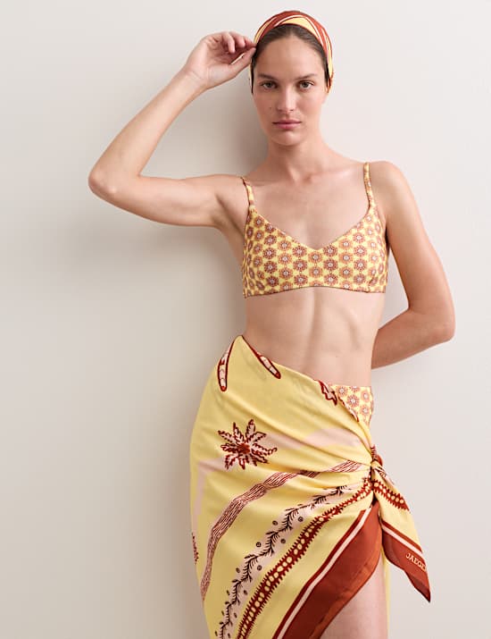 Bikinitop met gevulde cups, V-hals en print