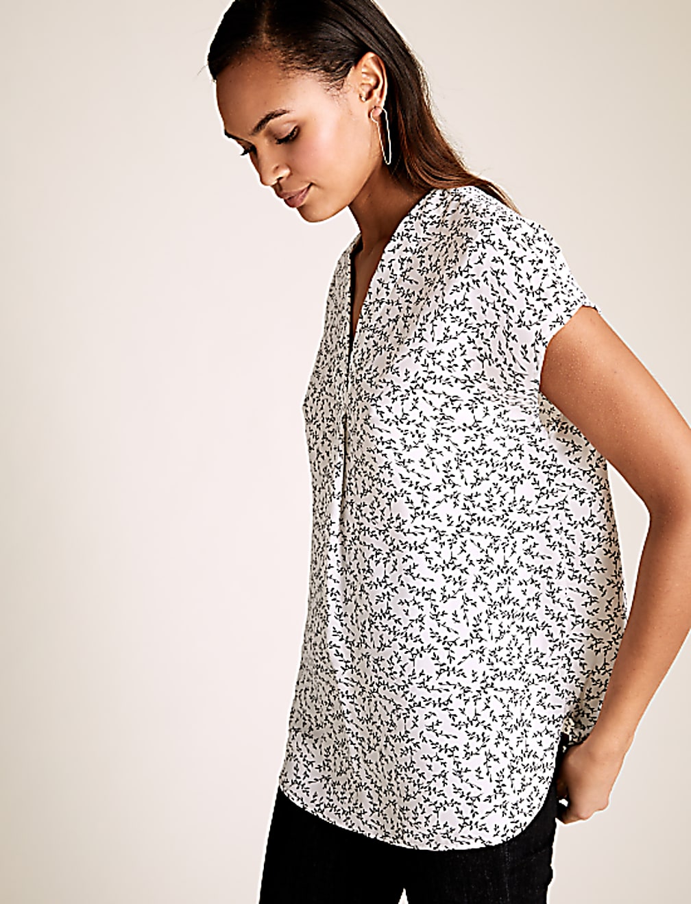 Leaf Print V-Neck Sleeveless Shell Top