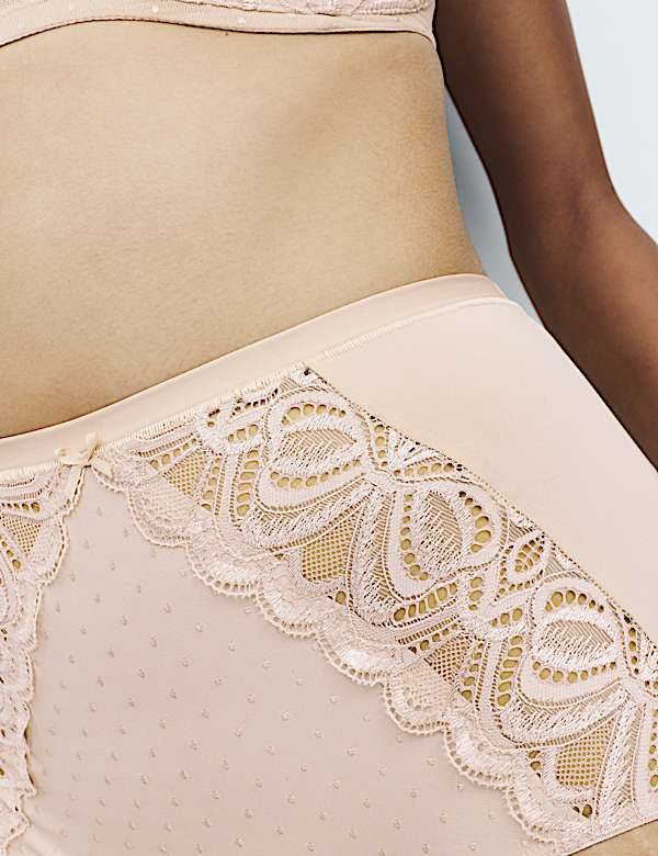 Soutien-gorge en dentelle Amelia à armatures, doté de la technologie Natural Lift™, bonnets emboîtants F+ - CH