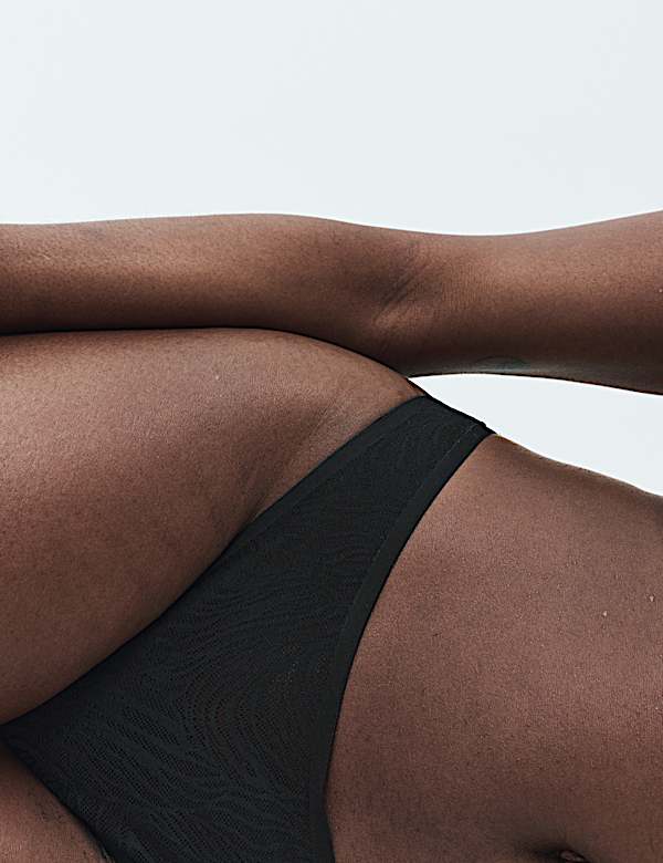 Body Lace Wired Strapless Bra Set A-E - US