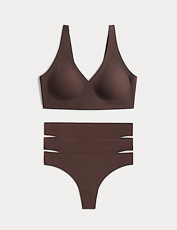 Neviditeln&yacute; Body Invisibles&trade; zkr&aacute;cen&yacute; top bez kostic (A&ndash;E) - CZ