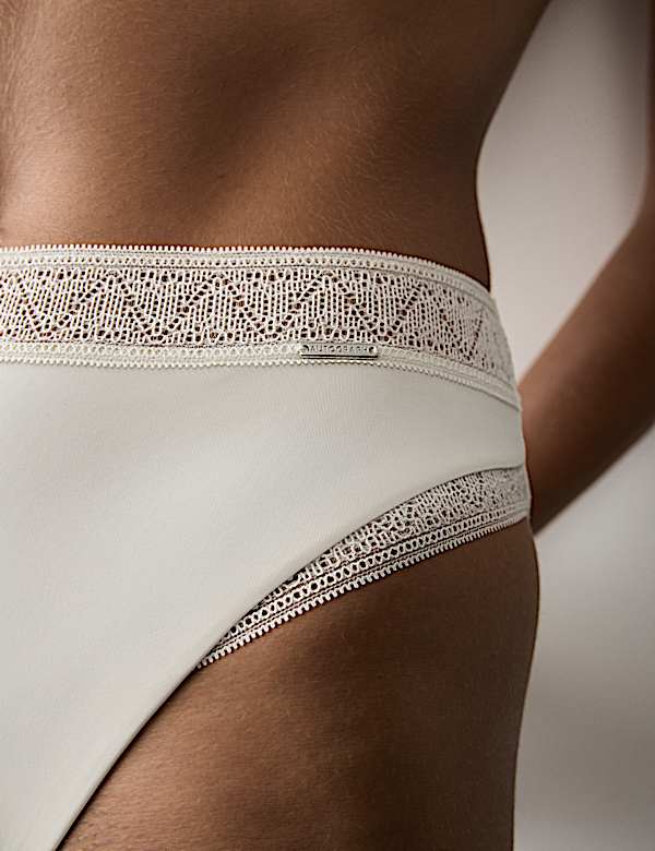 Boston Wired Demi Cup Bra Set A-E - US