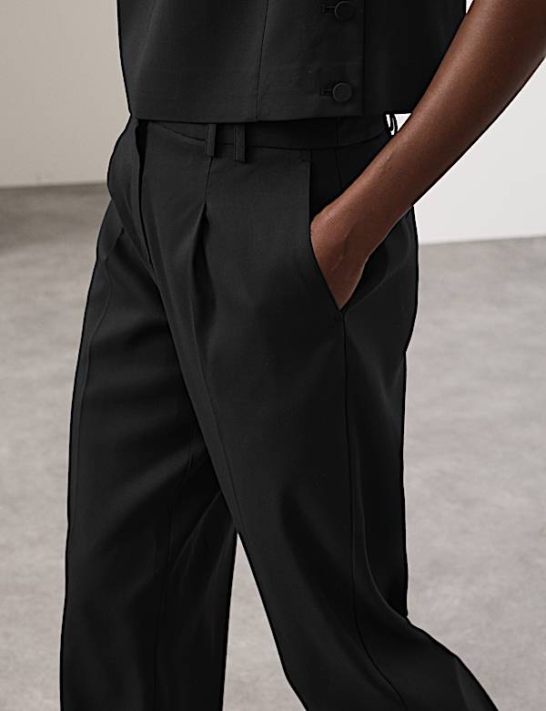 Set aus eng geschnittenem Oberteil und Hose - DE