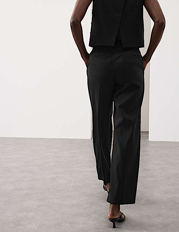Set aus eng geschnittenem Oberteil und Hose - DE