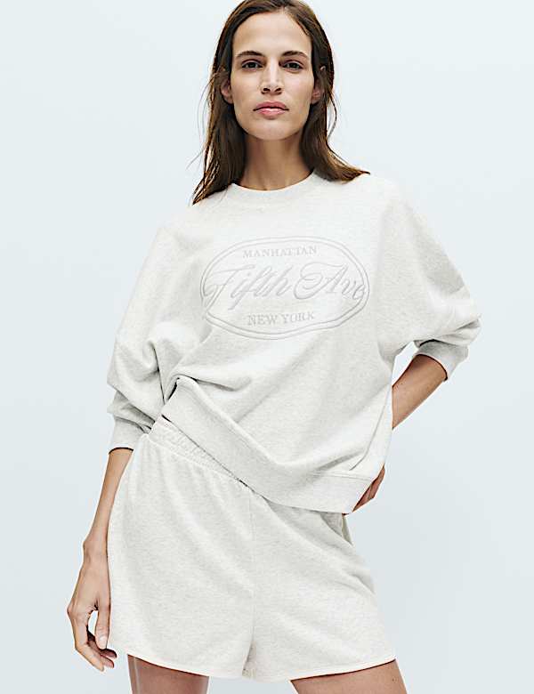 Set met zachte katoenrijke sweater met borduurwerk en broek