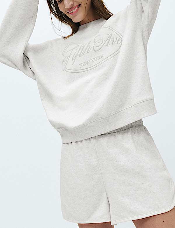 Set met zachte katoenrijke sweater met borduurwerk en broek - NL