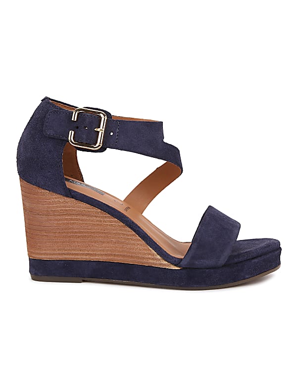 Buckle Strap Wedge