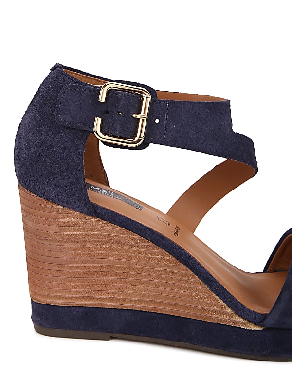 Buckle Strap Wedge