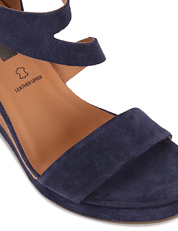 Buckle Strap Wedge