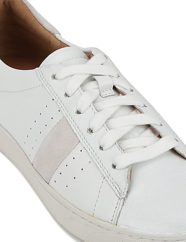 Side Stripe Trainer