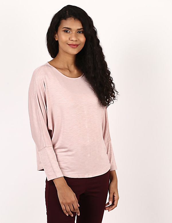 Relaxed Tee with Back Lacket