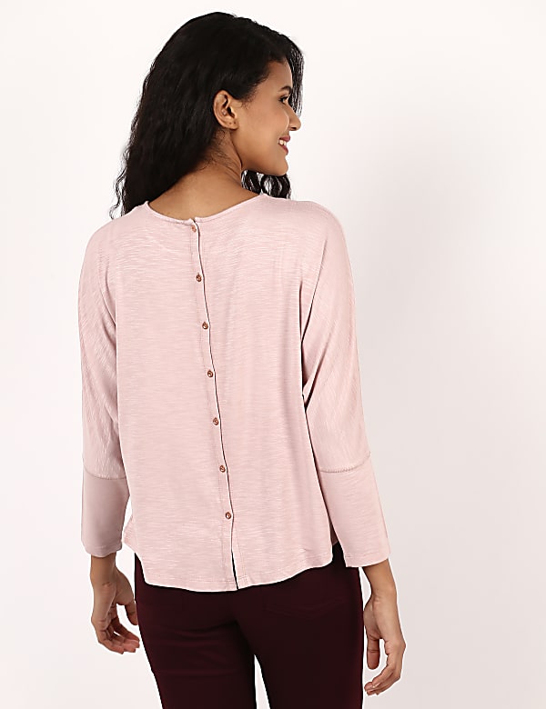 Relaxed Tee with Back Lacket