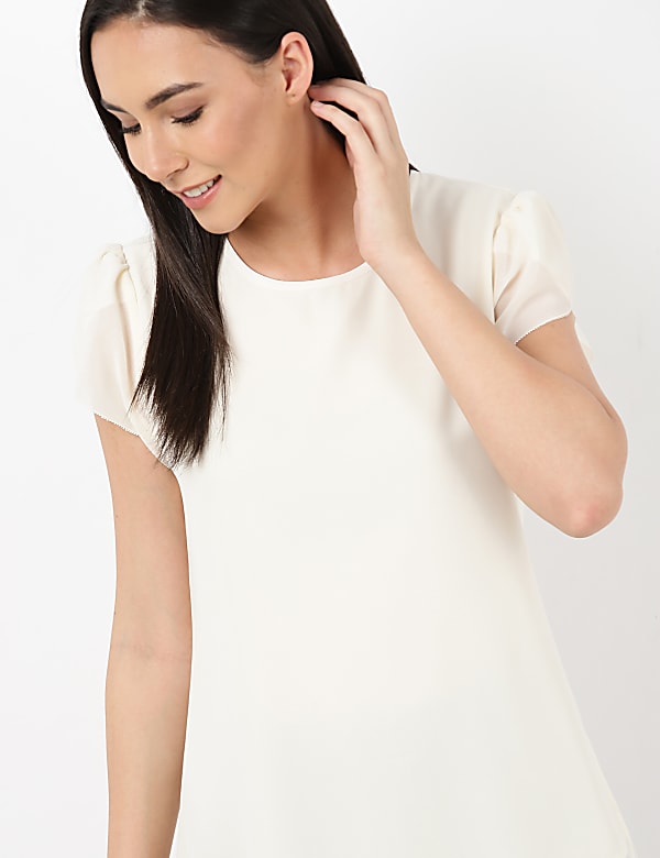 Scalop Edge Short Sleeve Top