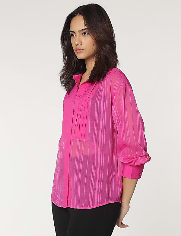Spread Collar Pleated Shirt