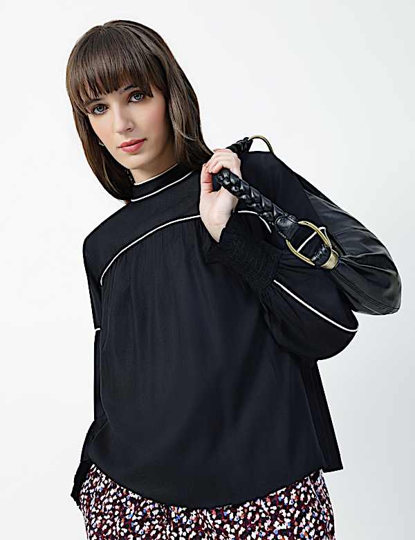 MOCK NECK CONTRAST TIP BLOUSE