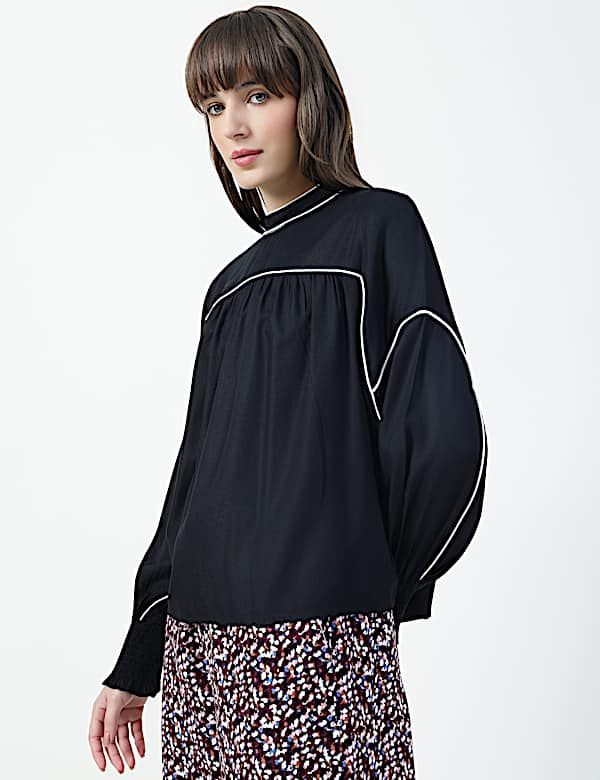 MOCK NECK CONTRAST TIP BLOUSE