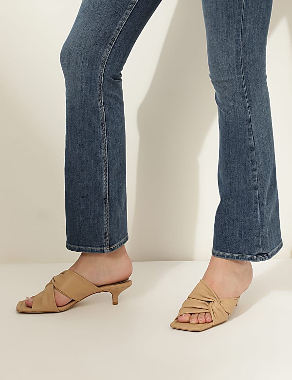Solid Slim Fit Jeans