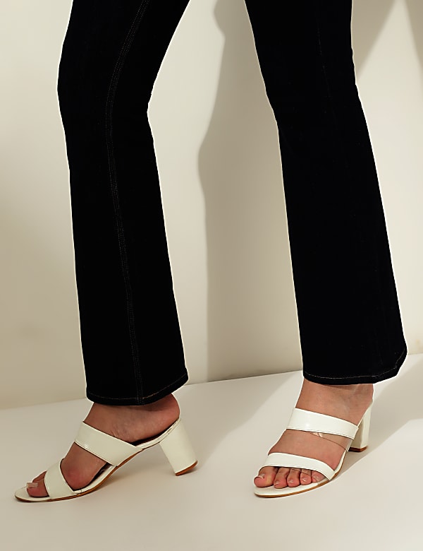 Solid Slim Fit Jeans
