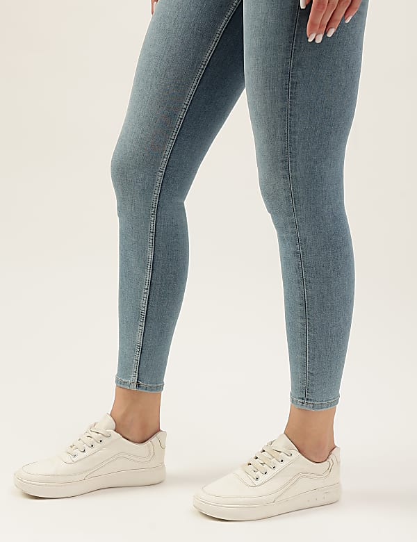 Solid Skinny Fit Jeans