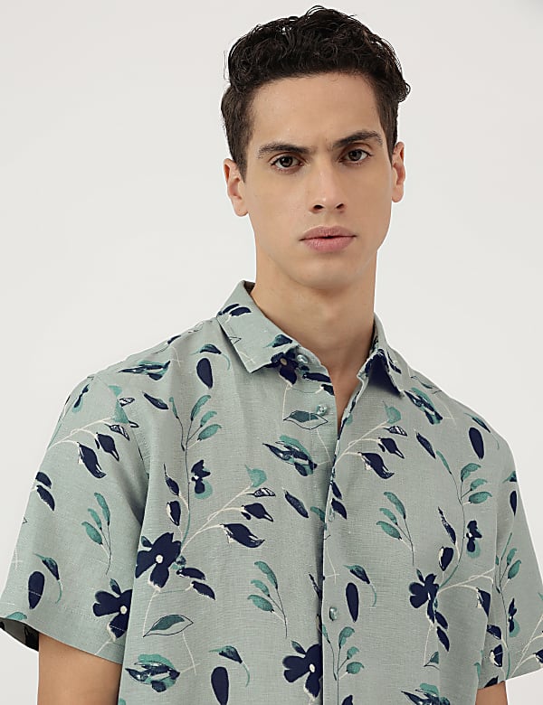 Relaxed Fit Spread Collar Shirt